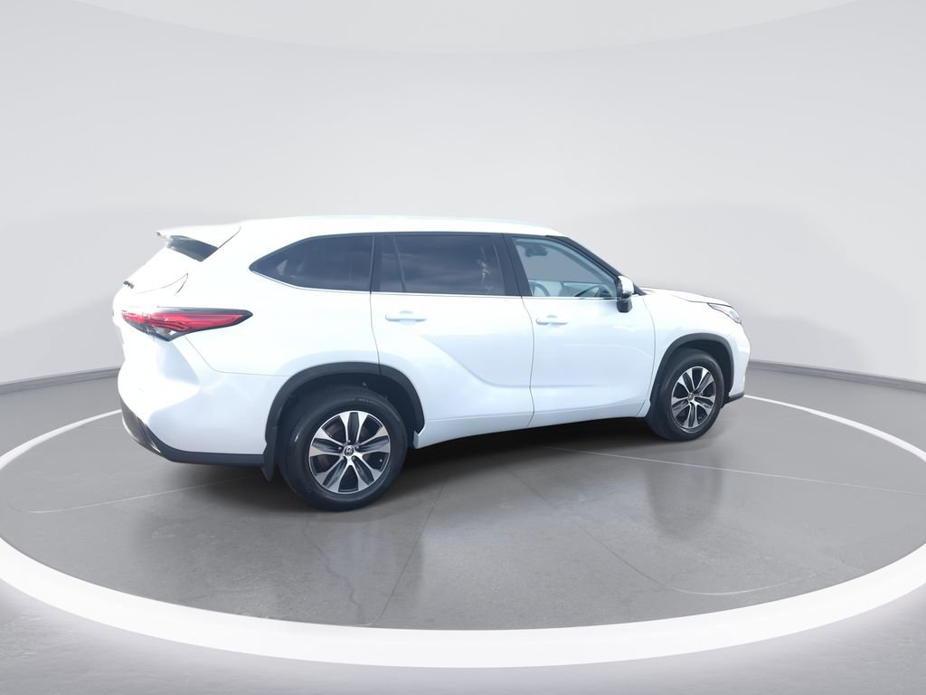 Used 2023 Toyota Highlander XLE AWD/4WD image 8