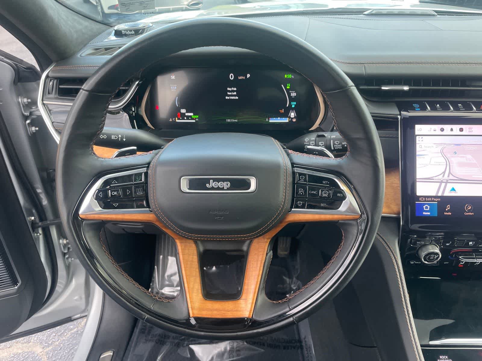 Used 2022 Jeep Grand Cherokee Summit AWD/4WD image 12