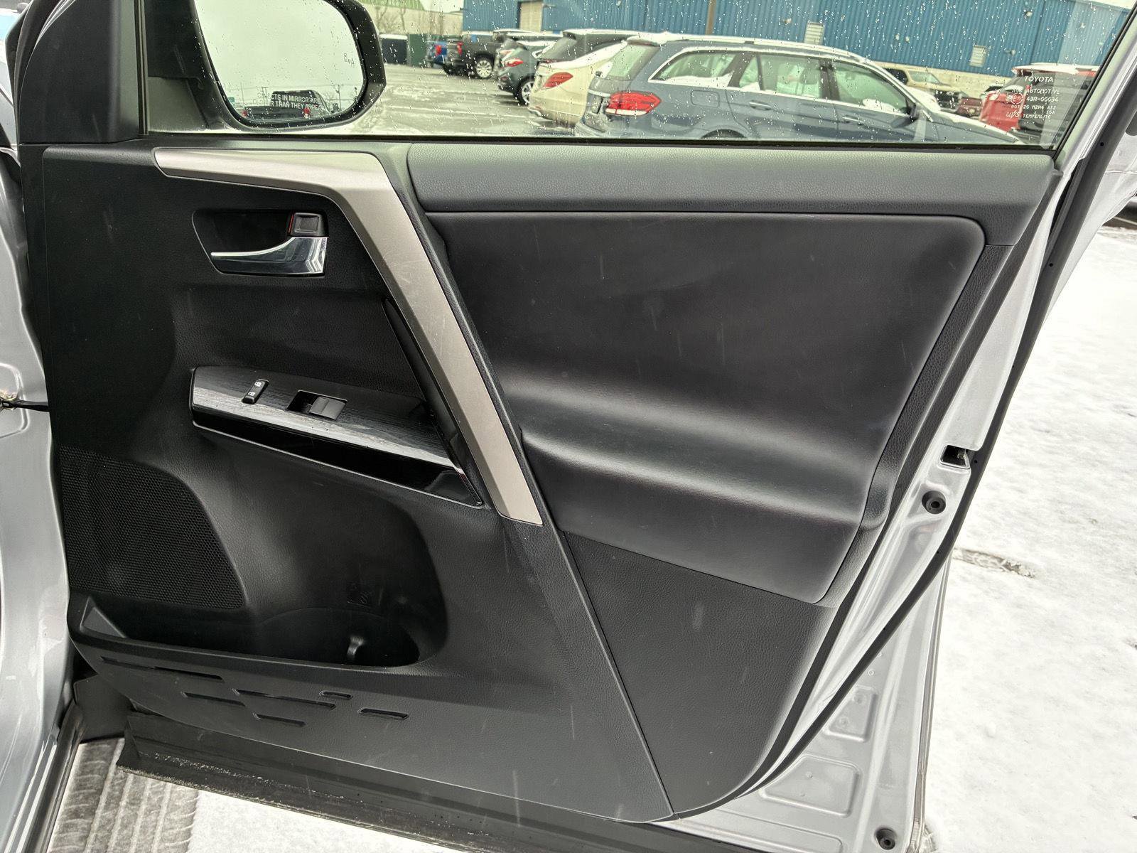 Used 2018 Toyota RAV4 Limited image 36