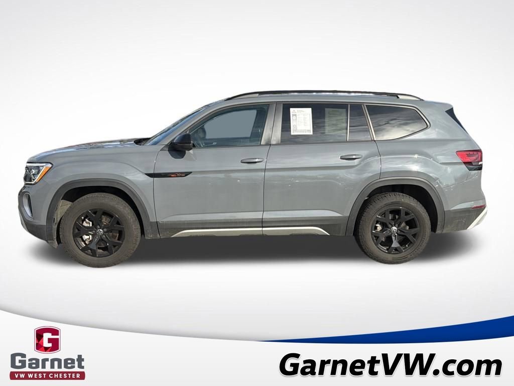 Used 2024 Volkswagen Atlas Peak Edition SE image 2
