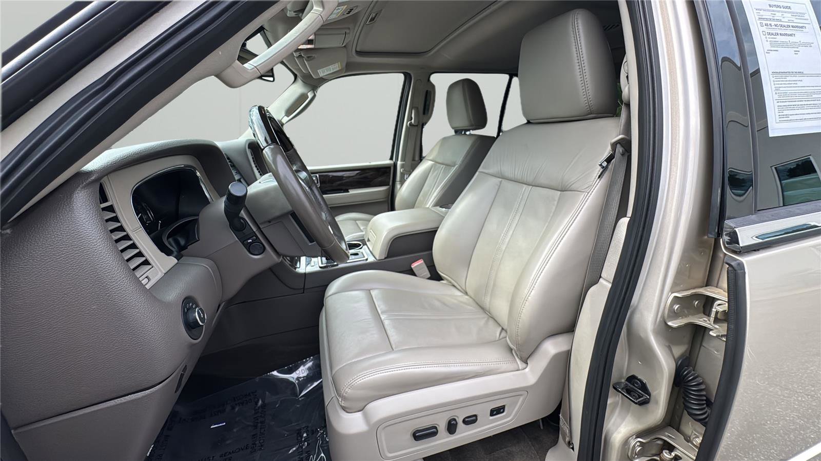 Used 2017 Lincoln Navigator Select RWD image 10