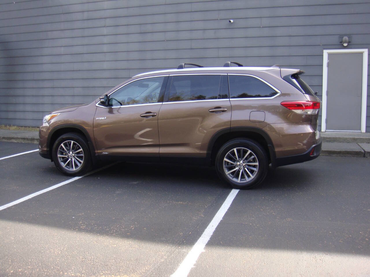 Used 2019 Toyota Highlander XLE AWD/4WD image 10