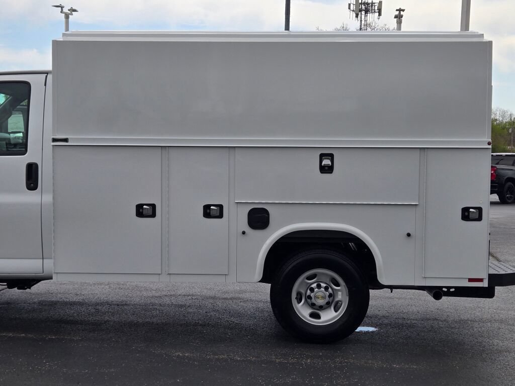 New 2026 Chevrolet Express 3500 w/ Power Convenience Package RWD image 15