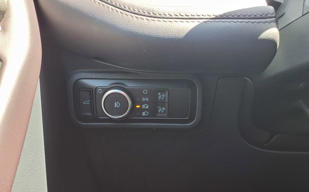 Used 2025 Ford Explorer Platinum w/ LUX Leather Package image 27