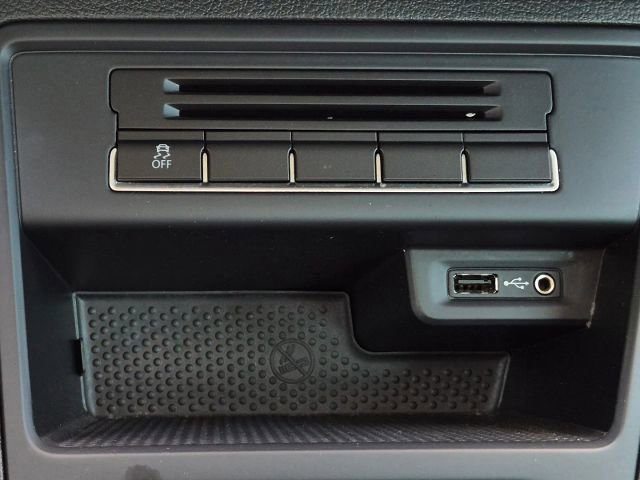 Used 2017 Volkswagen Tiguan Sport image 31