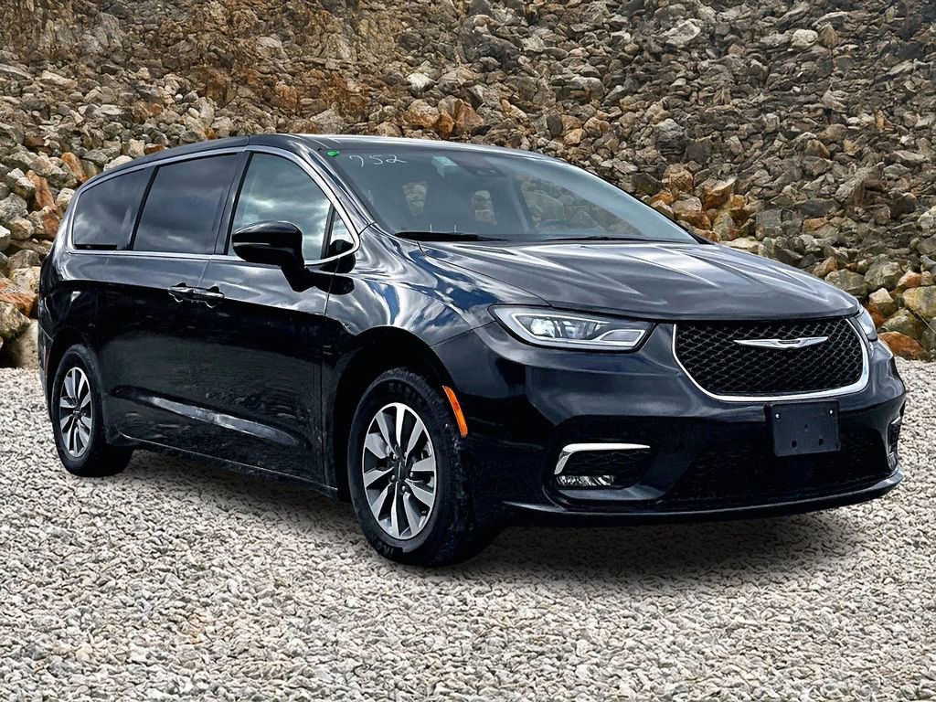 Used 2023 Chrysler Pacifica Touring-L image 10