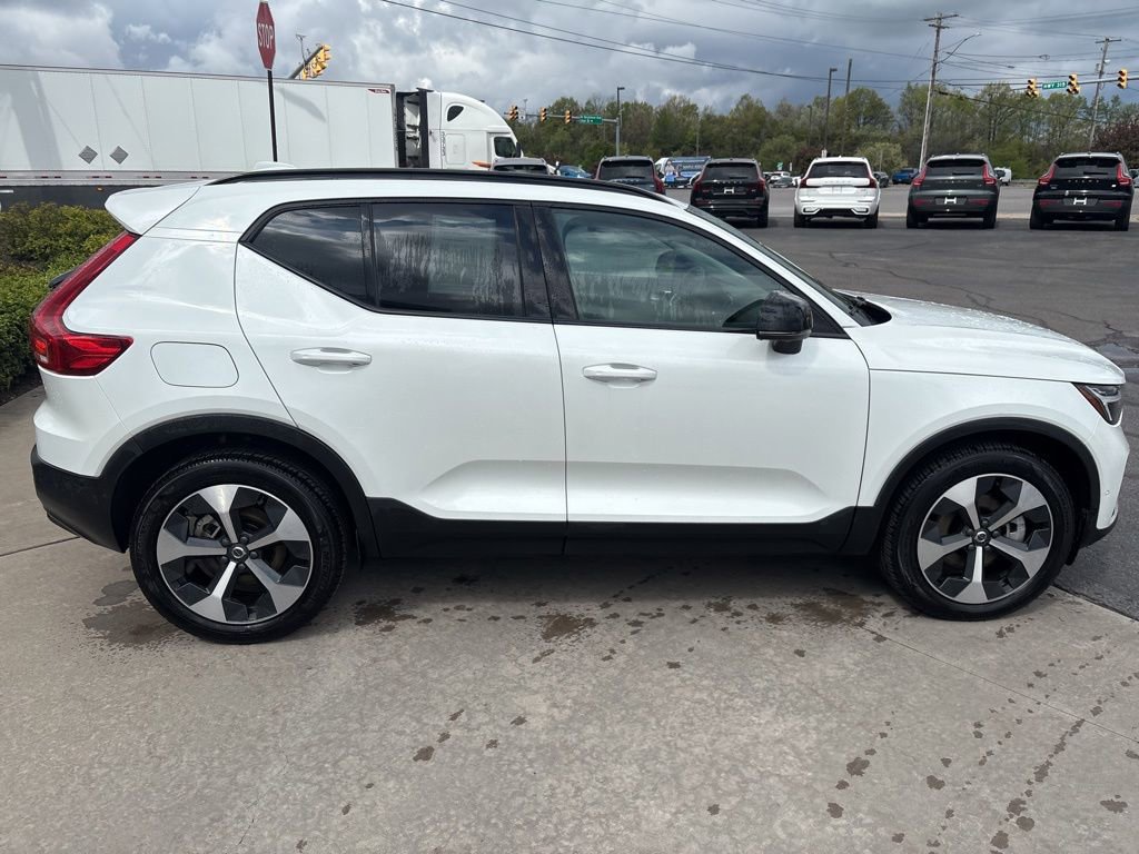 Certified 2026 Volvo XC40 B5 Plus AWD/4WD image 6