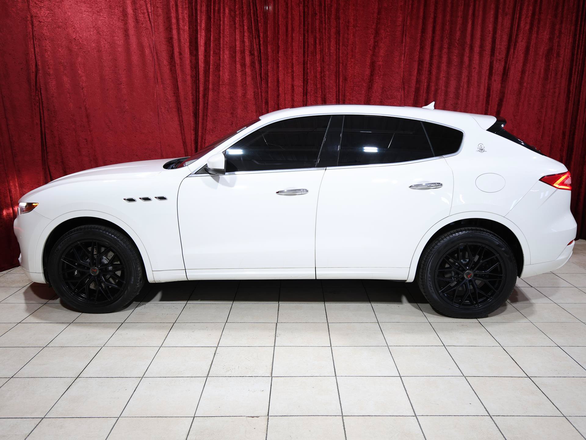 Used 2020 Maserati Levante S AWD/4WD image 4