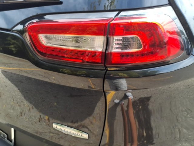 Used 2015 Jeep Cherokee Latitude w/ Cold Weather Group FWD image 11