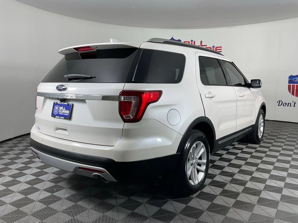 Used 2017 Ford Explorer XLT FWD image 3