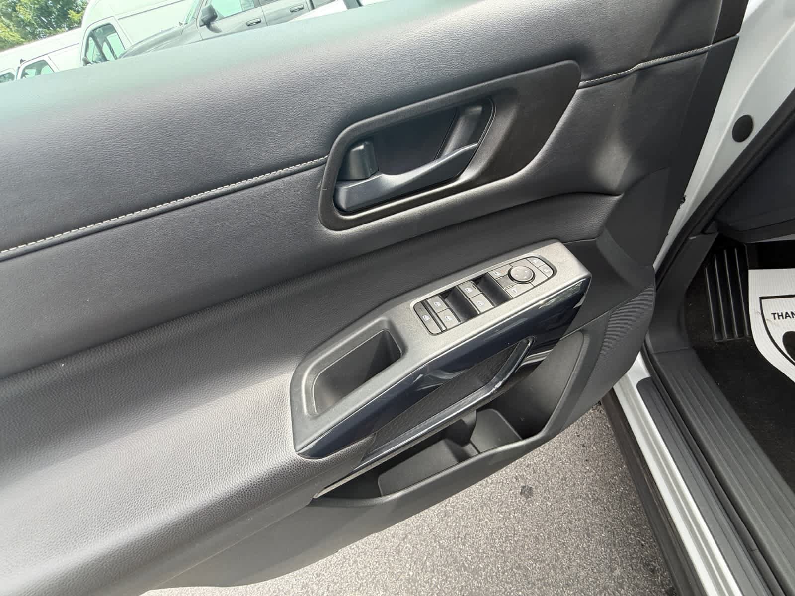 Used 2024 Nissan Pathfinder S AWD/4WD image 12