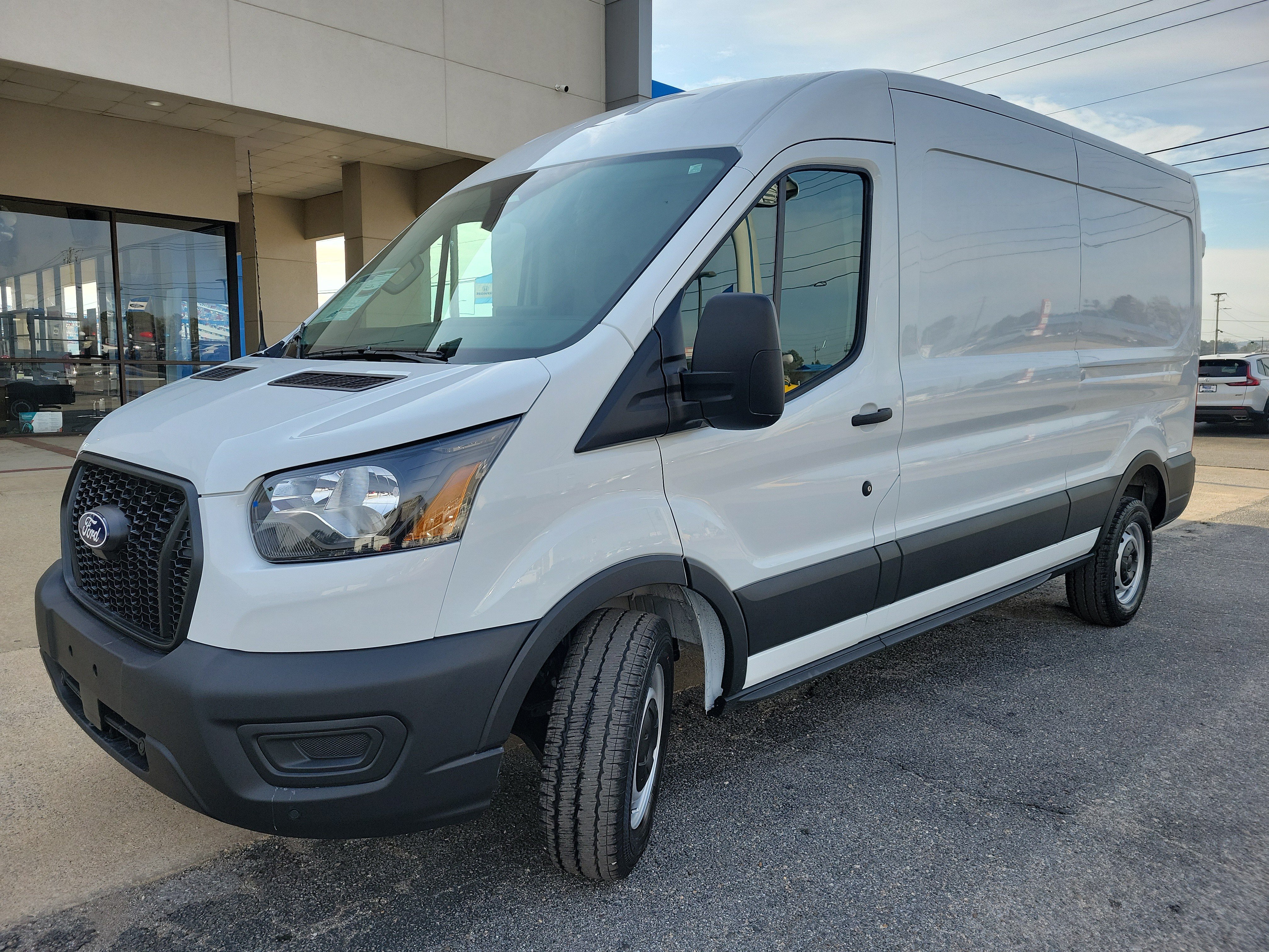 Used 2026 Ford Transit 250 148 Medium Roof RWD image 3