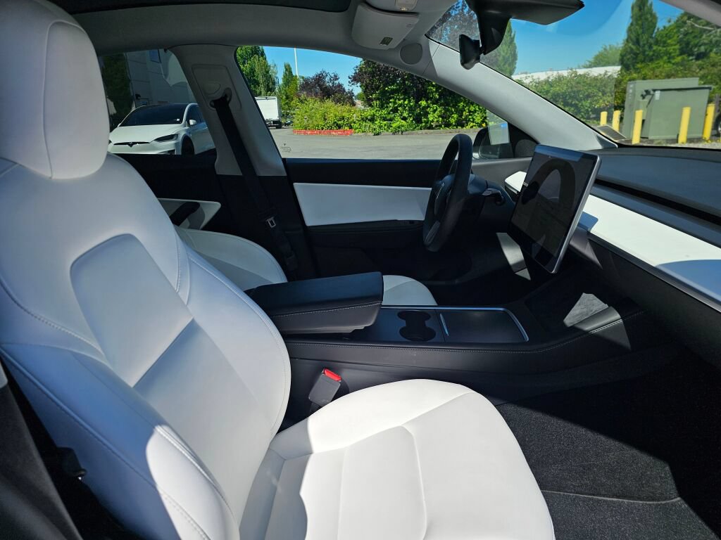 Used 2021 Tesla Model Y Long Range AWD/4WD image 11