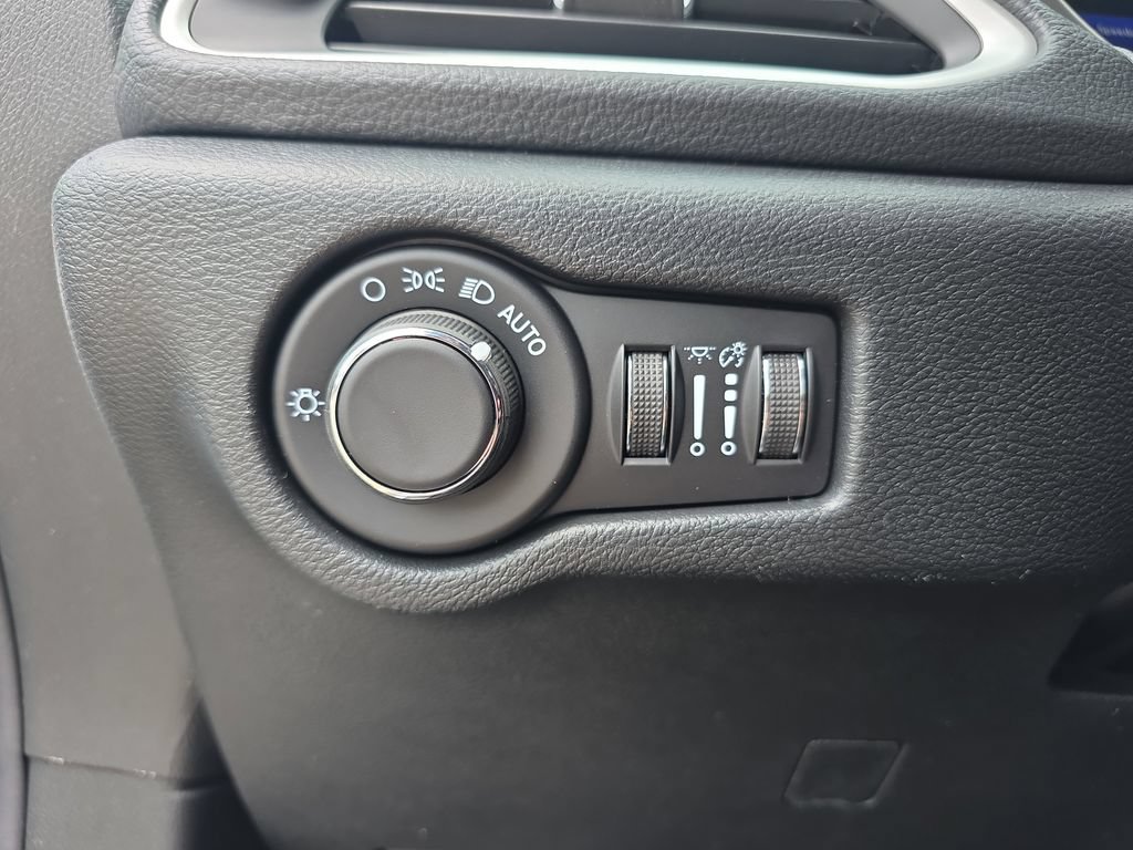 New 2027 Chrysler Pacifica Select AWD/4WD image 29