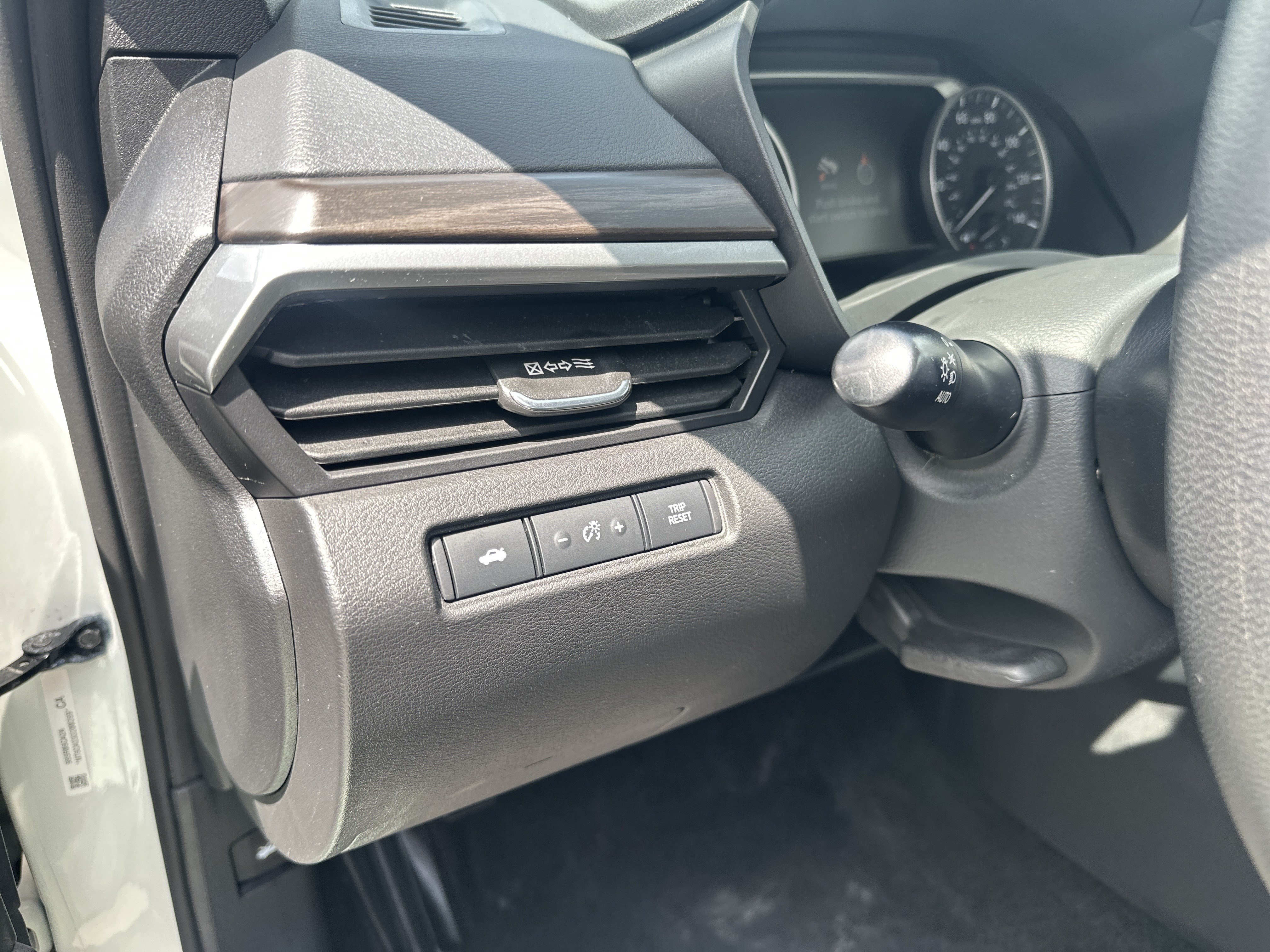 Used 2023 Nissan Altima 2.5 SV FWD image 14