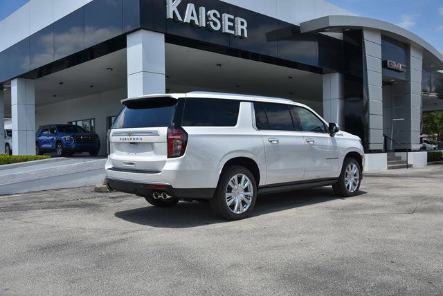 Used 2024 Chevrolet Suburban High Country AWD/4WD image 9