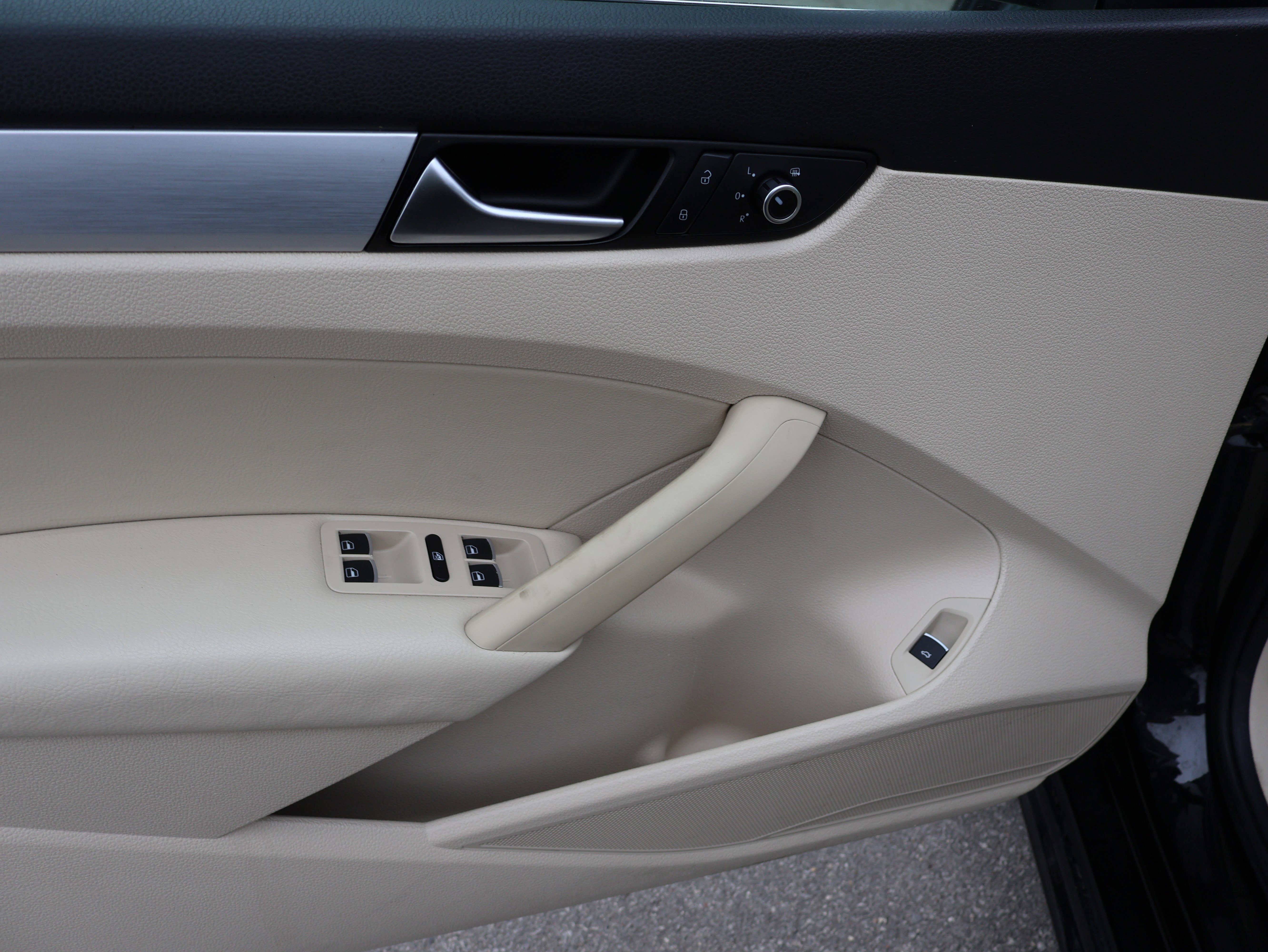 Used 2012 Volkswagen Passat 2.5 SE image 21