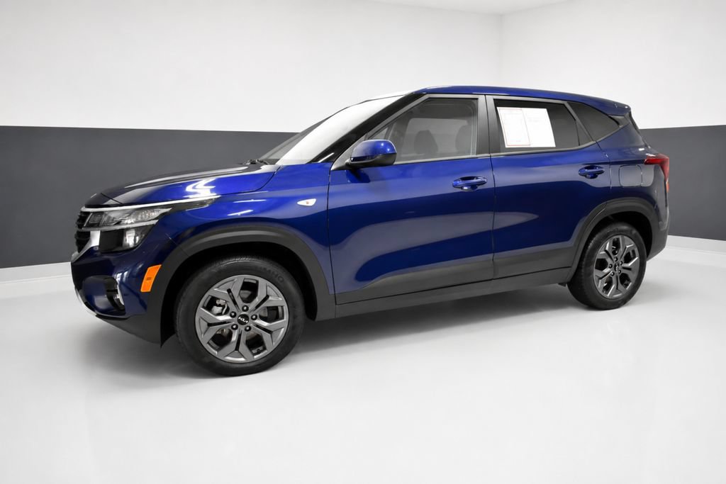Used 2026 Kia Seltos LX FWD image 2