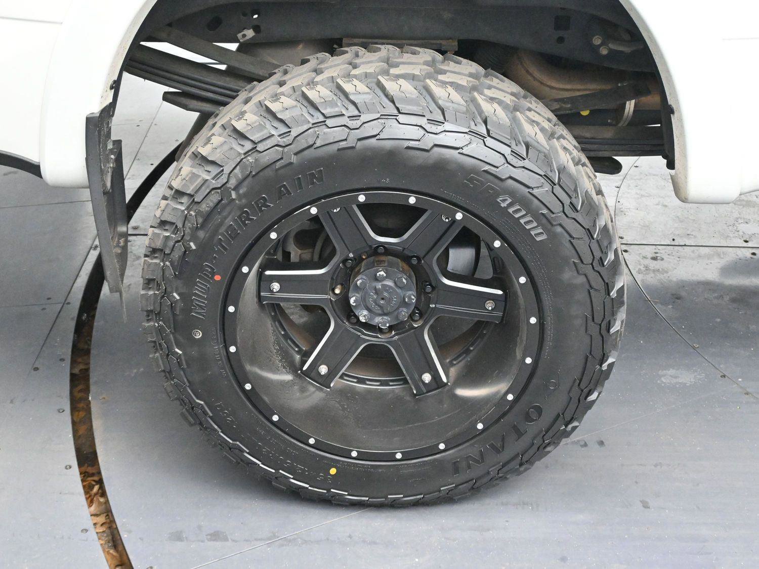 Used 2021 Ford F350 Platinum w/ Tremor Off-Road Package image 42