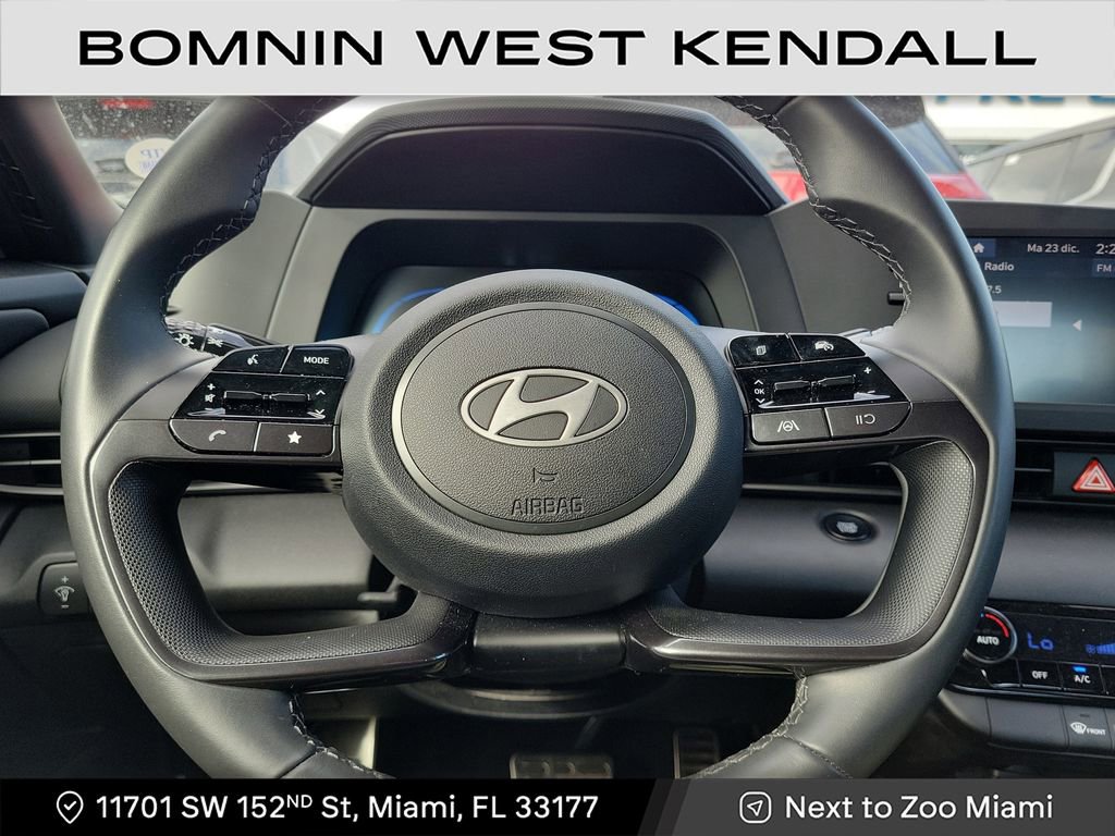 Used 2025 Hyundai Elantra Sport image 11