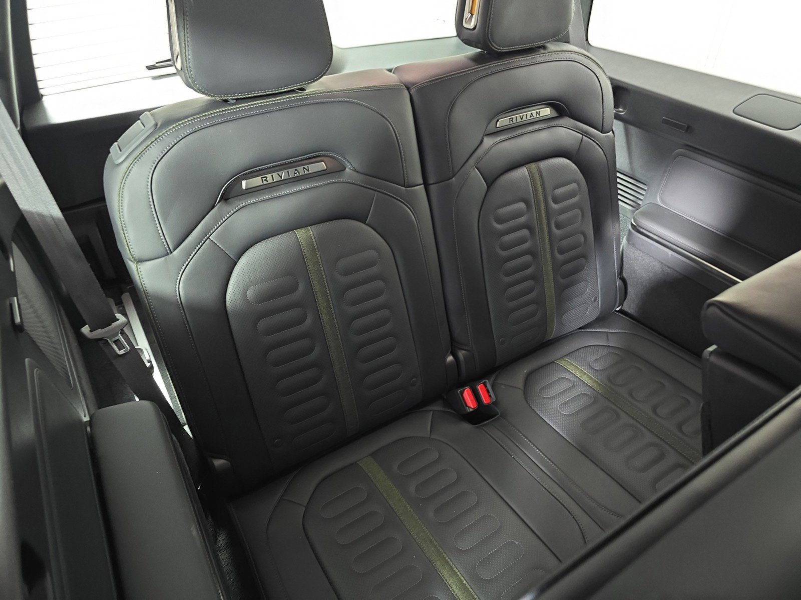 Used 2024 Rivian R1S Adventure AWD/4WD image 25