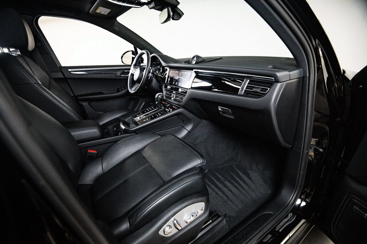 Certified 2024 Porsche Macan AWD/4WD image 27