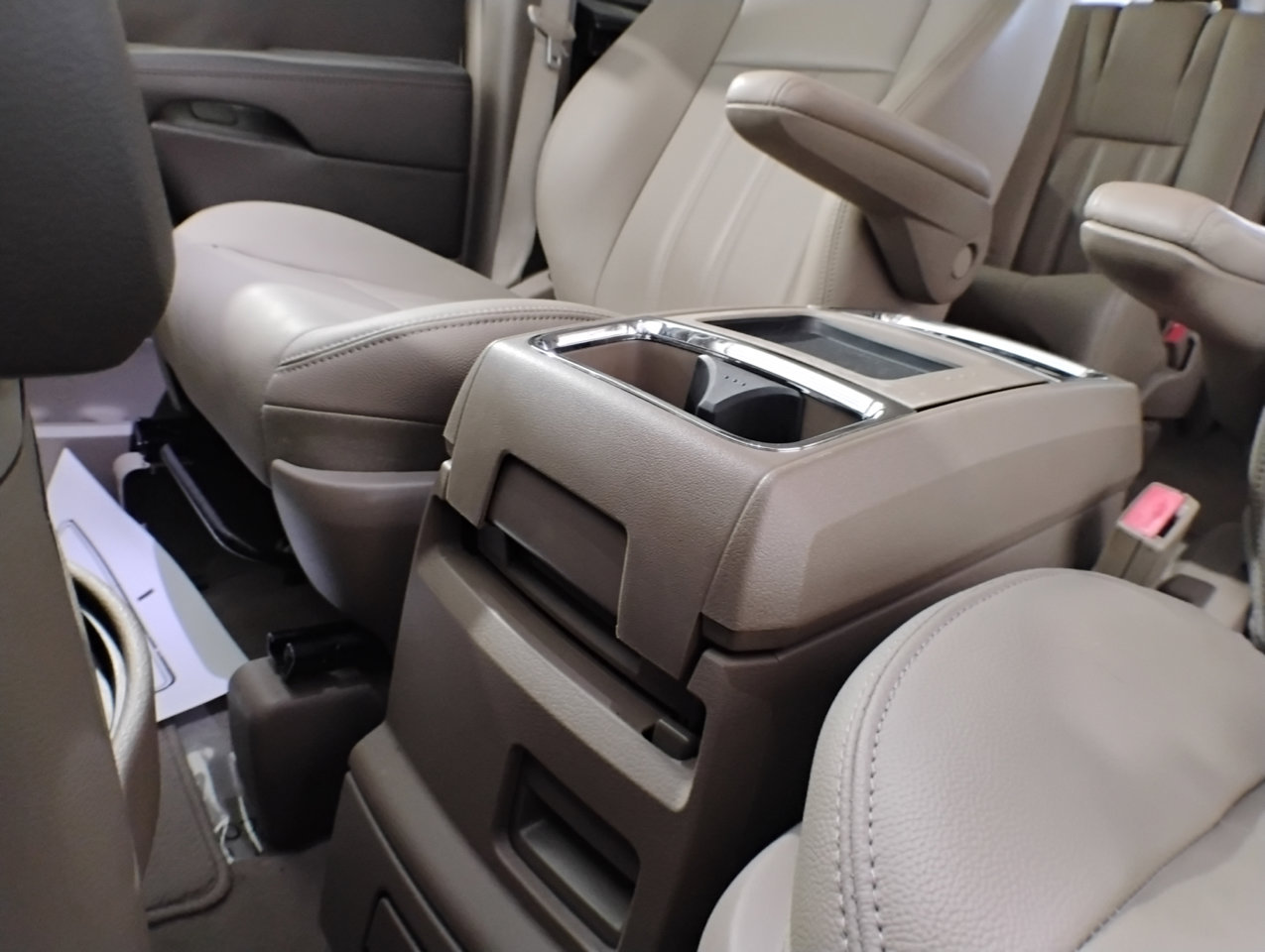 Used 2016 Chrysler Town & Country Touring image 68