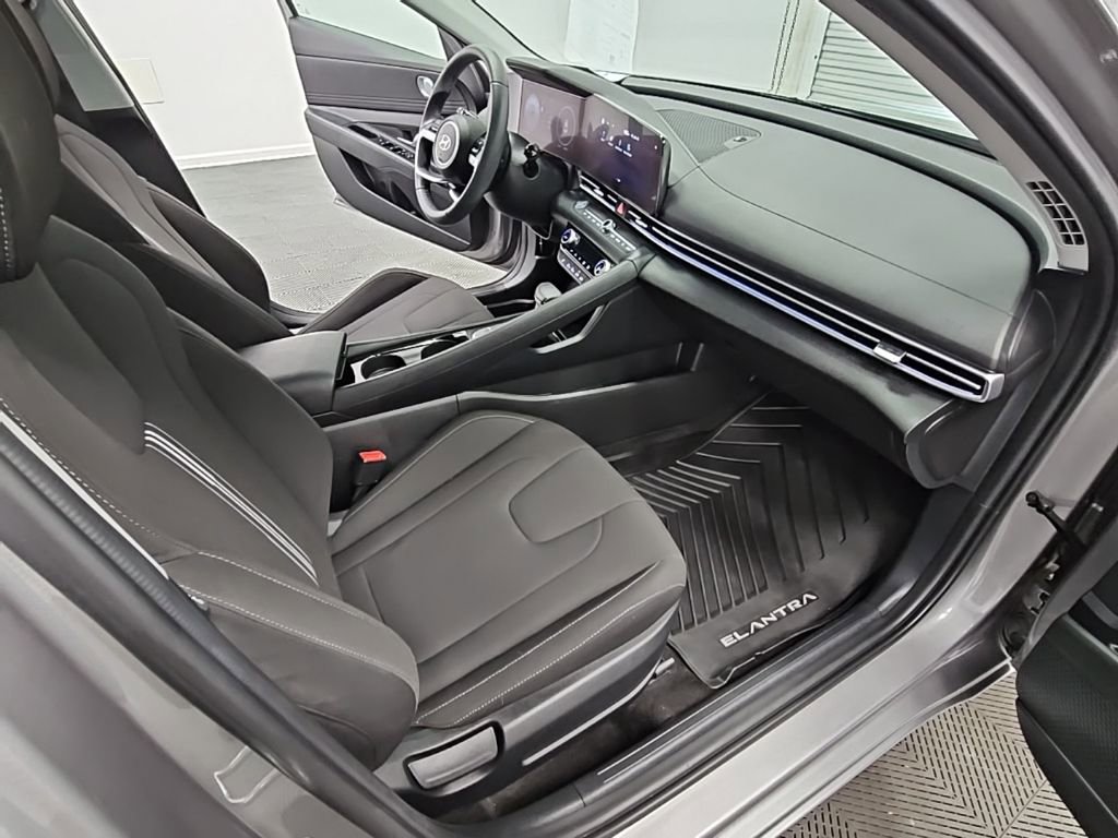 Used 2024 Hyundai Elantra SEL w/ Convenience Package image 38