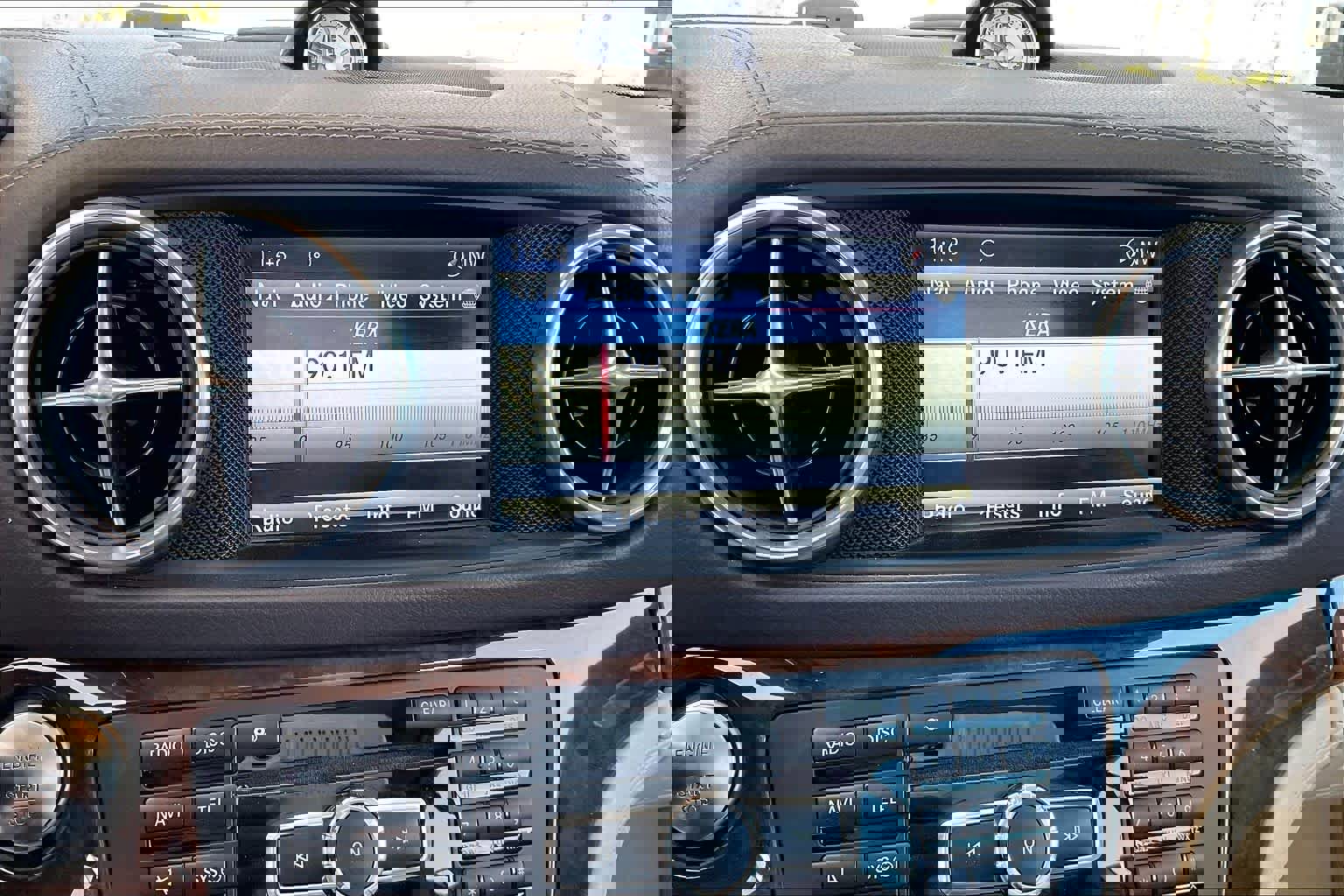 Used 2014 Mercedes-Benz SL 550 image 30