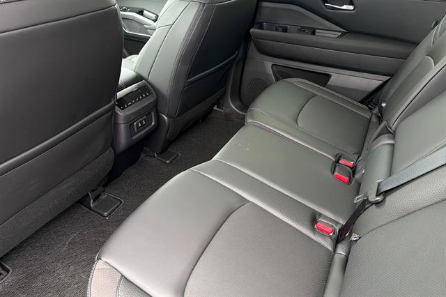 New 2026 Nissan Pathfinder SL w/ SL Premium Package (P04) AWD/4WD image 13