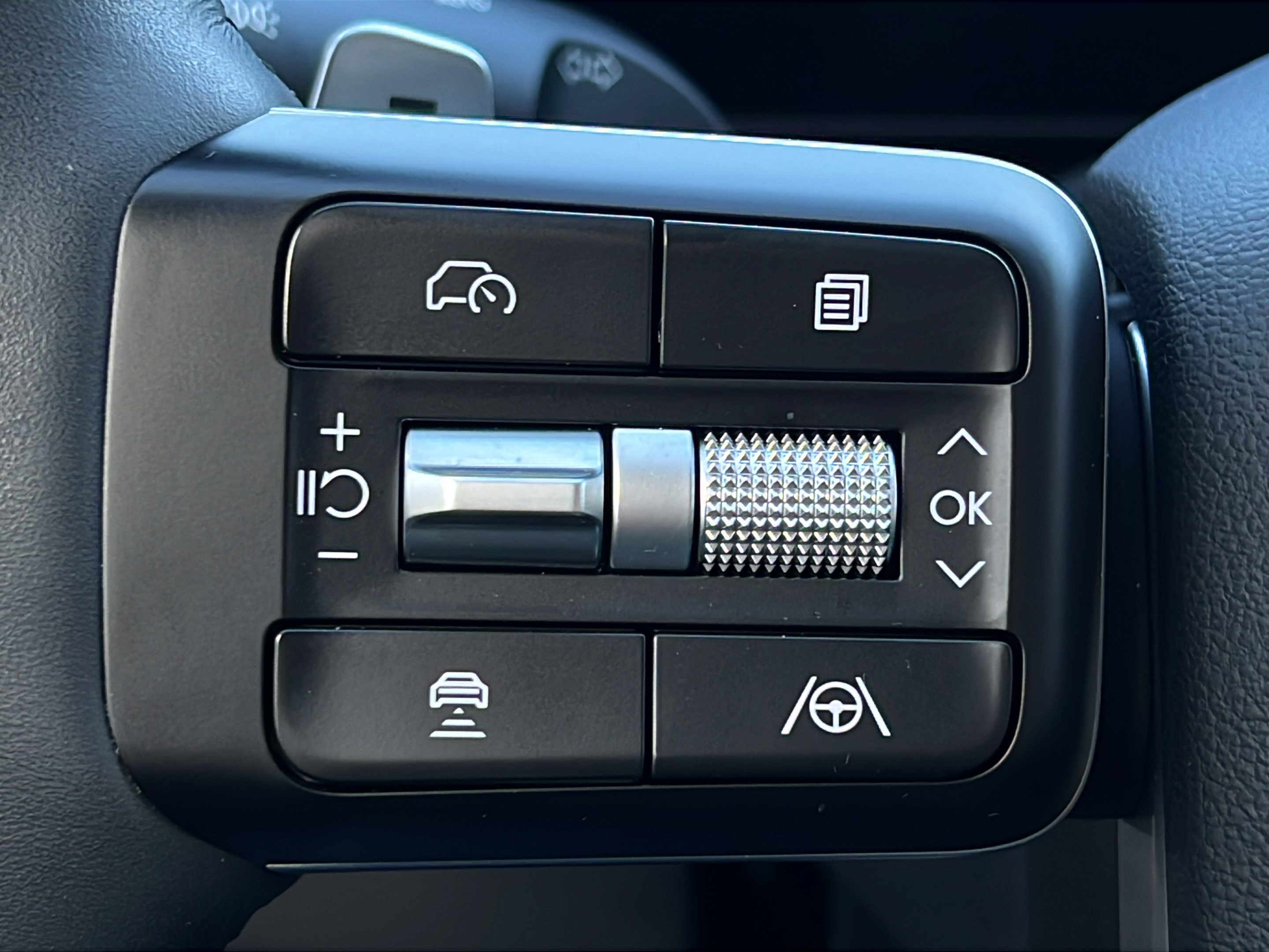 Used 2025 Hyundai Santa Fe SEL FWD image 18