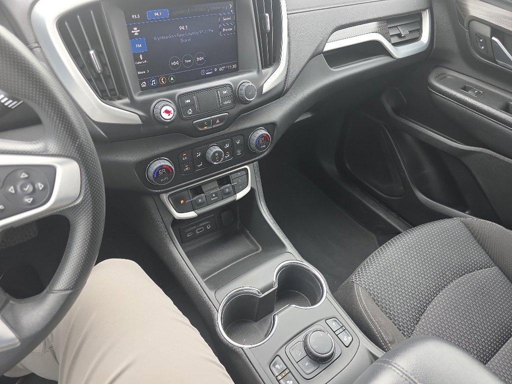 Used 2023 GMC Terrain SLE w/ Driver Convenience Package image 12