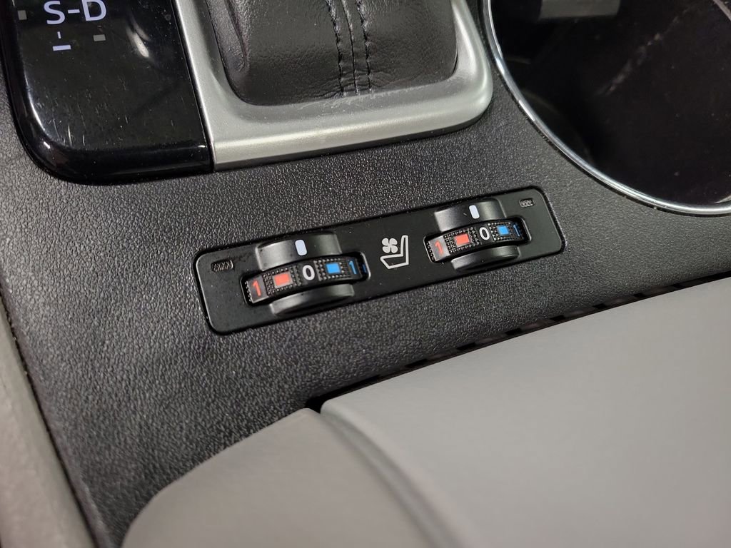 Used 2016 Toyota Highlander Limited image 15