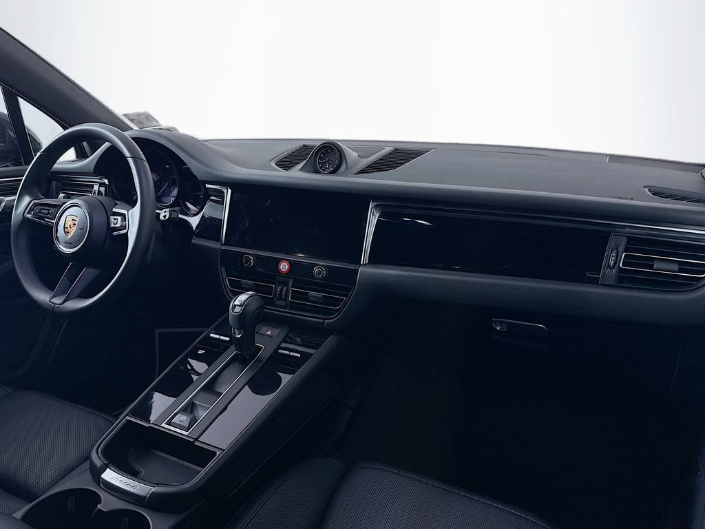 Certified 2025 Porsche Macan AWD/4WD image 26