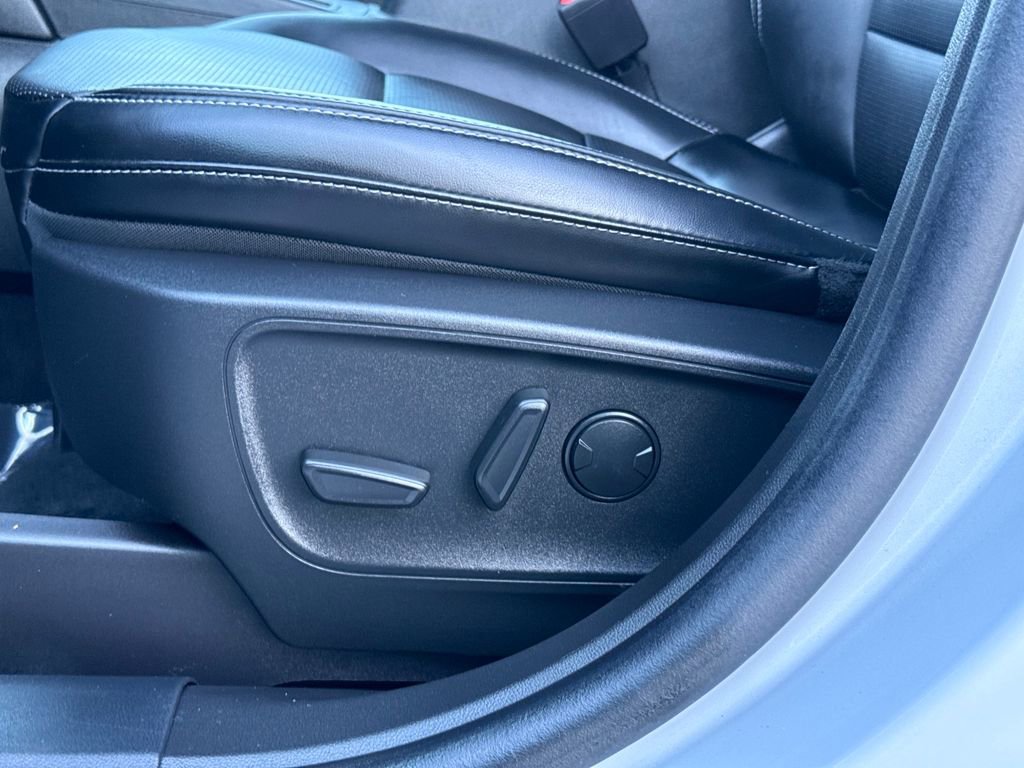 Used 2025 Ford Escape Platinum image 24