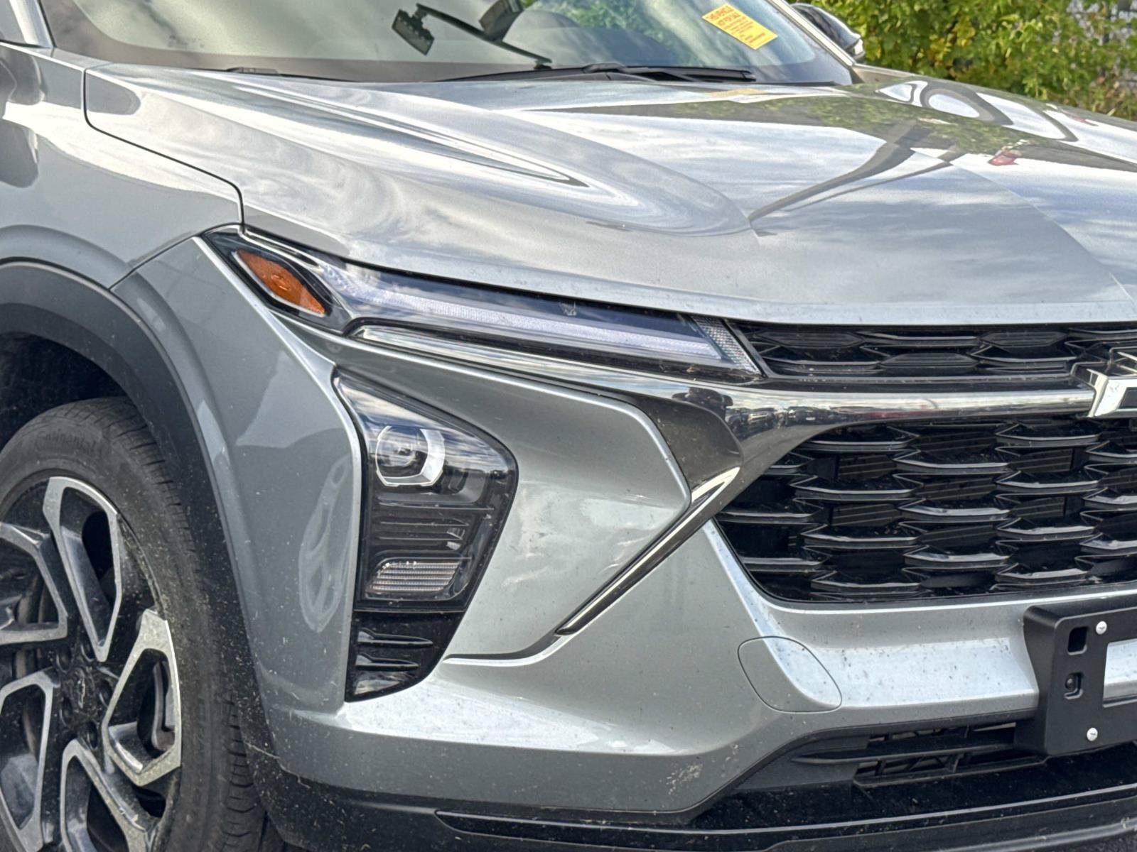 Used 2025 Chevrolet Trax RS FWD image 4