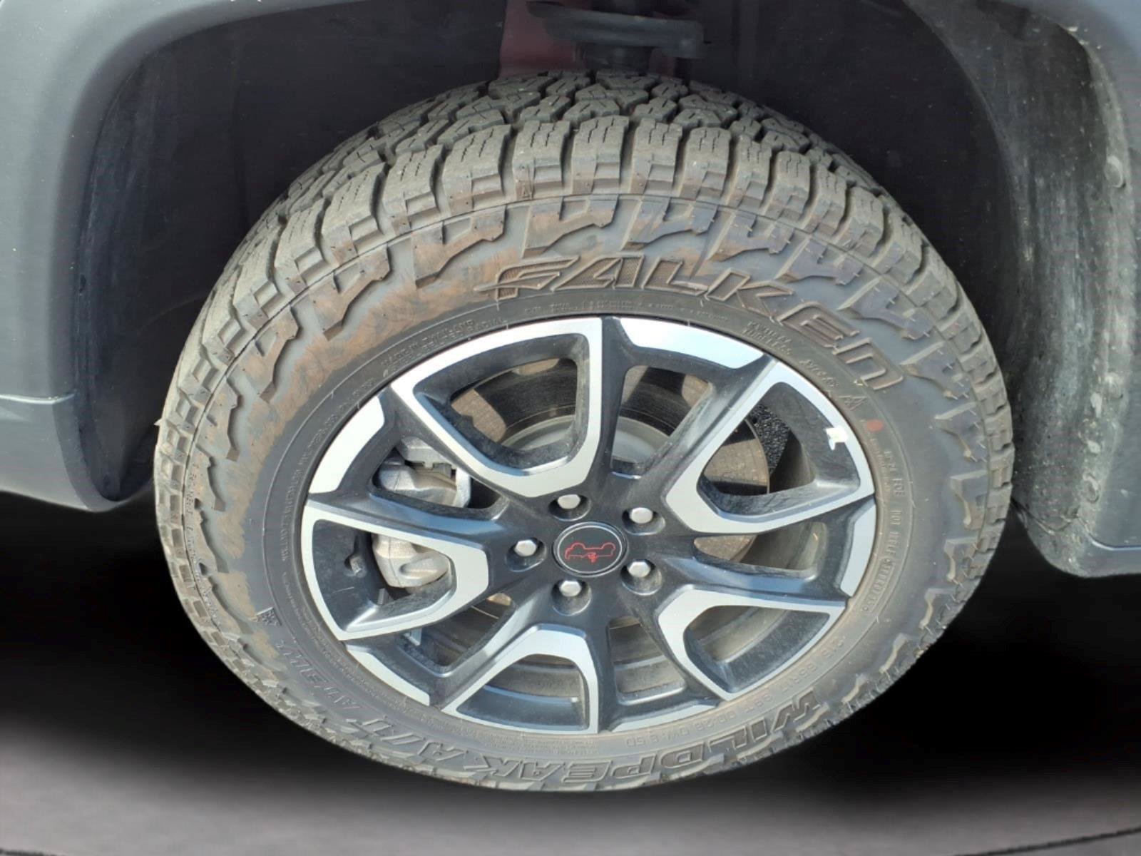 Used 2025 Jeep Compass Trailhawk AWD/4WD image 9