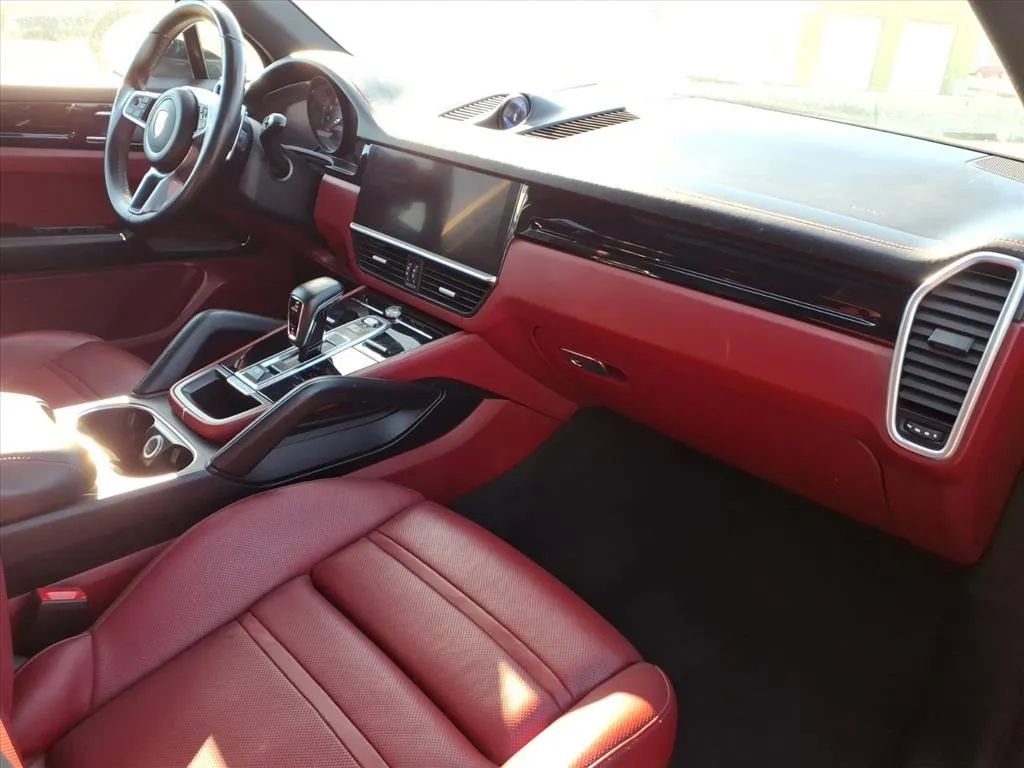 Used 2021 Porsche Cayenne S image 25