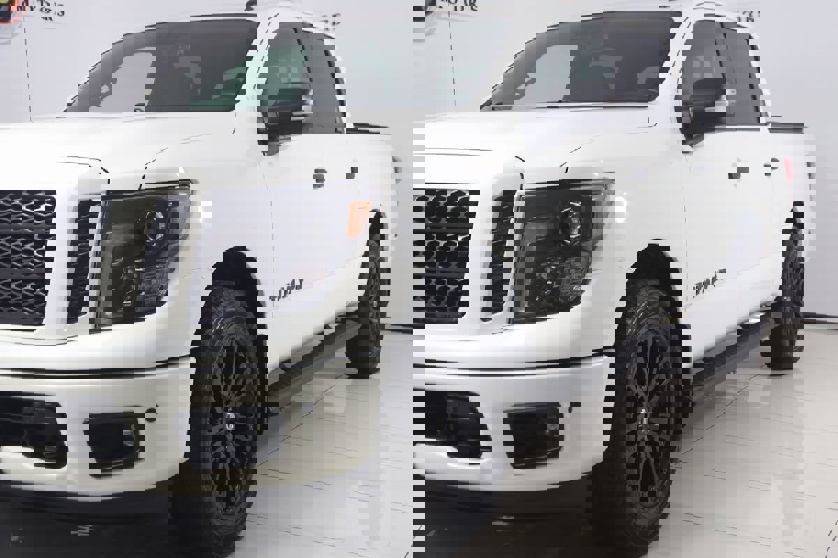 Used 2019 Nissan Titan SV w/ SV Convenience Package image 50