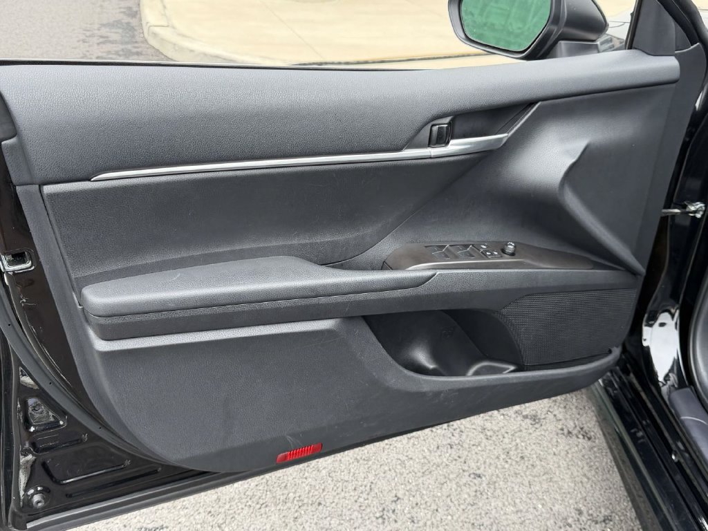 Used 2023 Toyota Camry SE FWD image 18