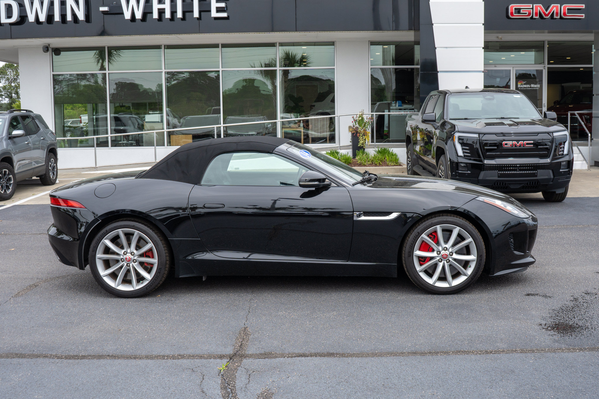 Used 2014 Jaguar F-TYPE S RWD image 2