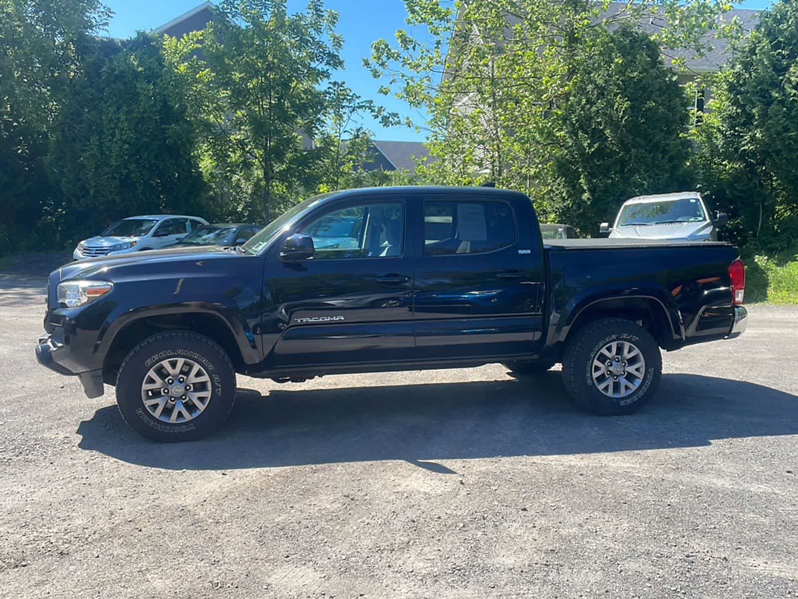 Used 2017 Toyota Tacoma SR5 w/ Tow Package AWD/4WD image 5