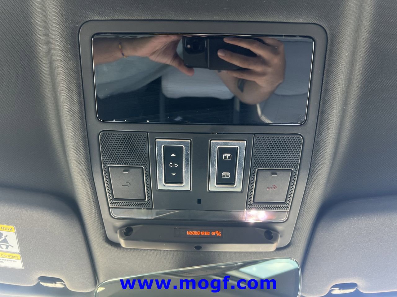 Used 2023 Land Rover Defender 110 X-Dynamic SE image 14