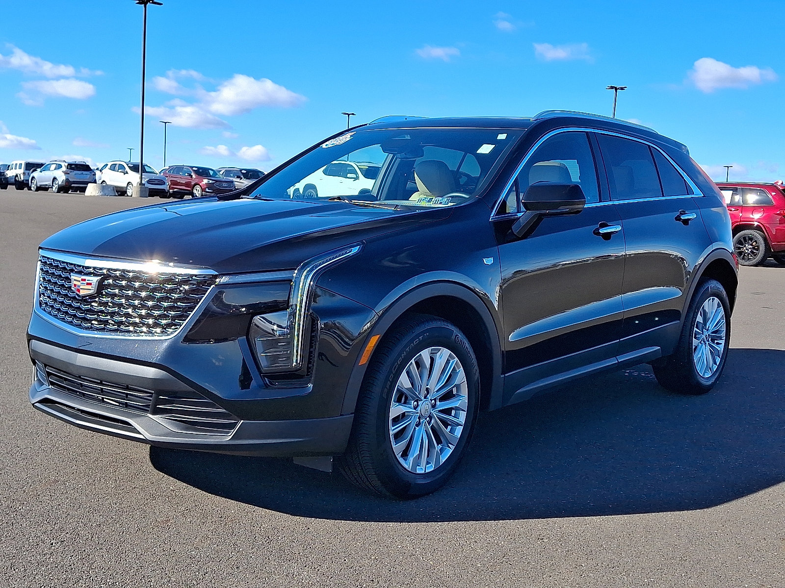 Used 2024 Cadillac XT4 Luxury w/ Cold Weather Package image 3