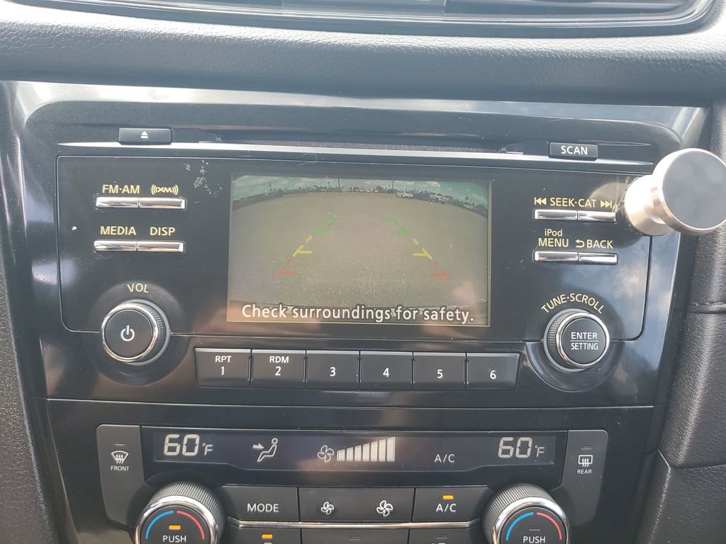 Used 2017 Nissan Rogue SV image 26