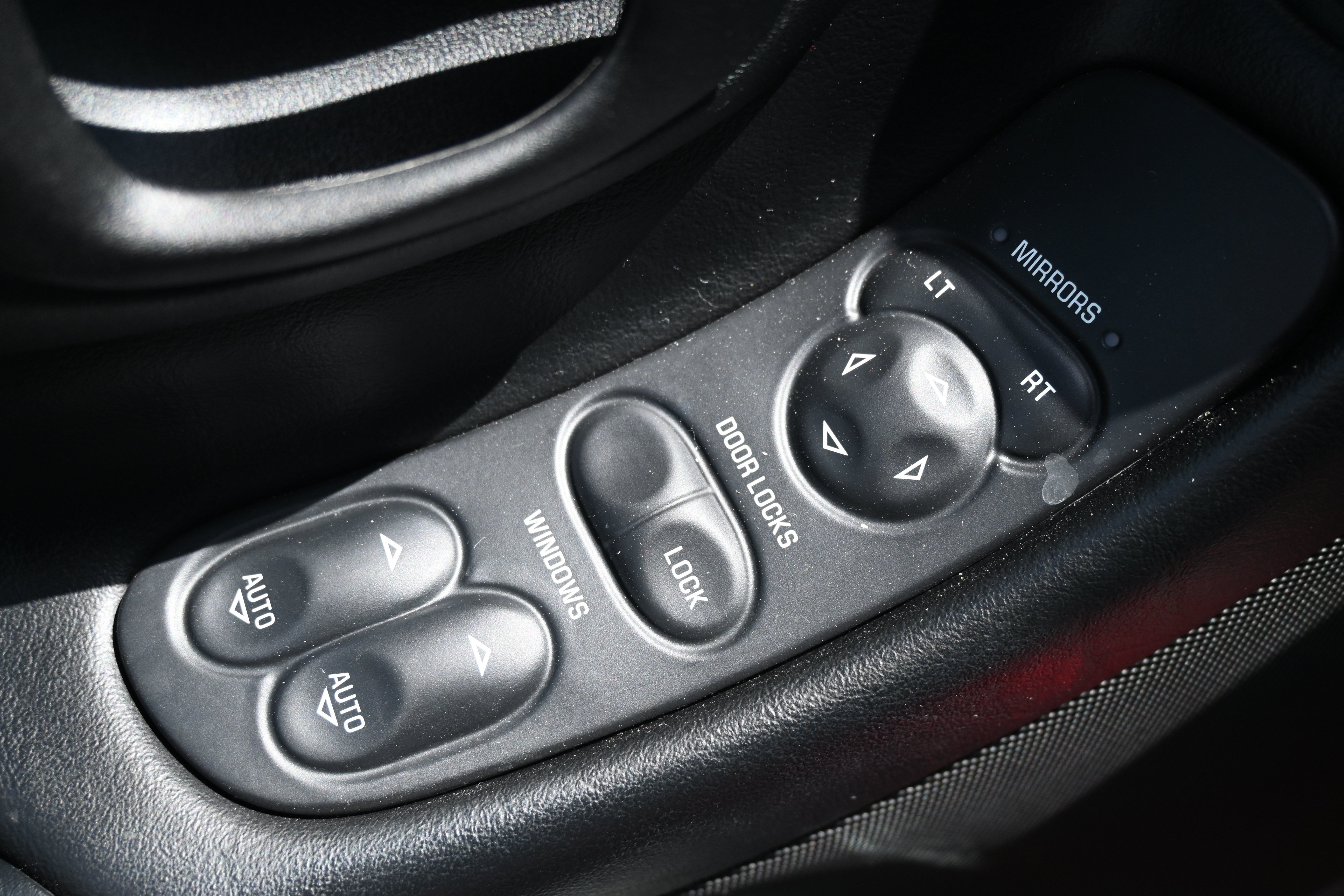 Used 2004 Chevrolet Corvette Coupe RWD image 16