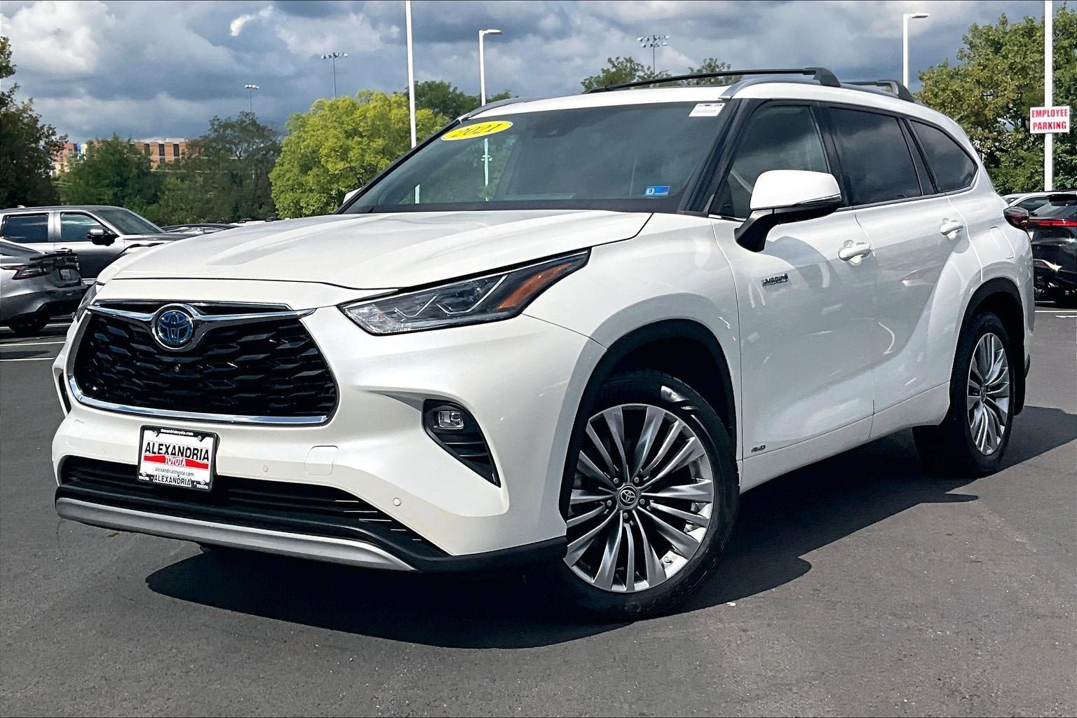 Used 2021 Toyota Highlander Platinum AWD/4WD image 1