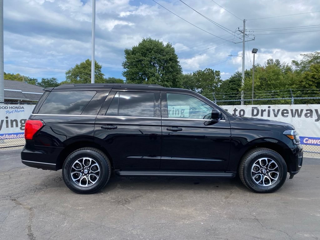 Used 2024 Ford Expedition XLT AWD/4WD image 2