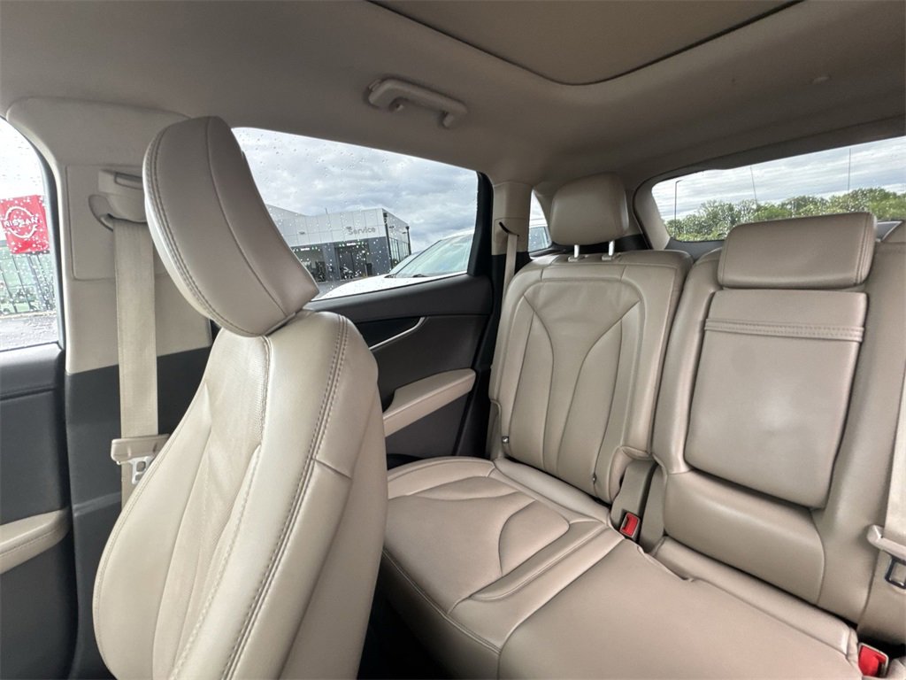 Used 2022 Lincoln Nautilus Reserve image 12