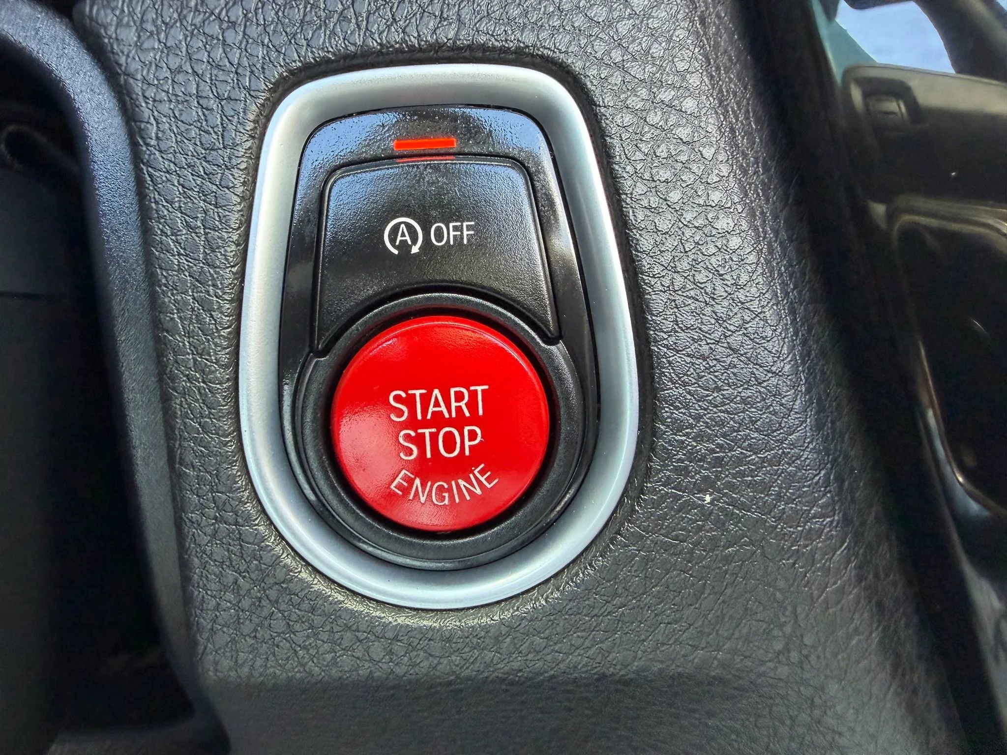 Used 2020 BMW M4 Convertible w/ Competition Package RWD image 32
